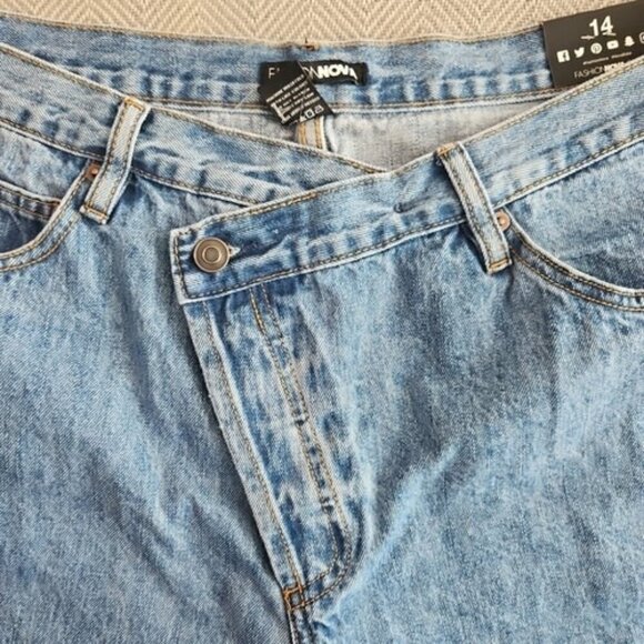 Fashion Nova Curve Crossover Straight Leg Jean Medium Wash SZ 14 Botton Fly NWT - Picture 9 of 16